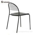 Chaise en métal design minimaliste pour la salle à manger empilable